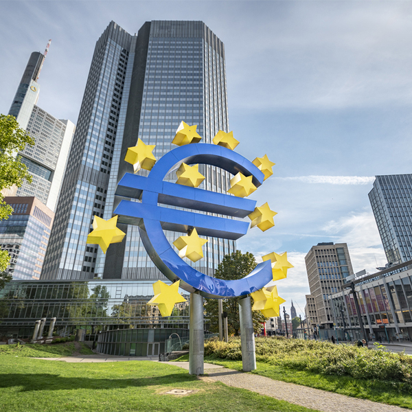 Euro-Symbol Statue in Frankfurt