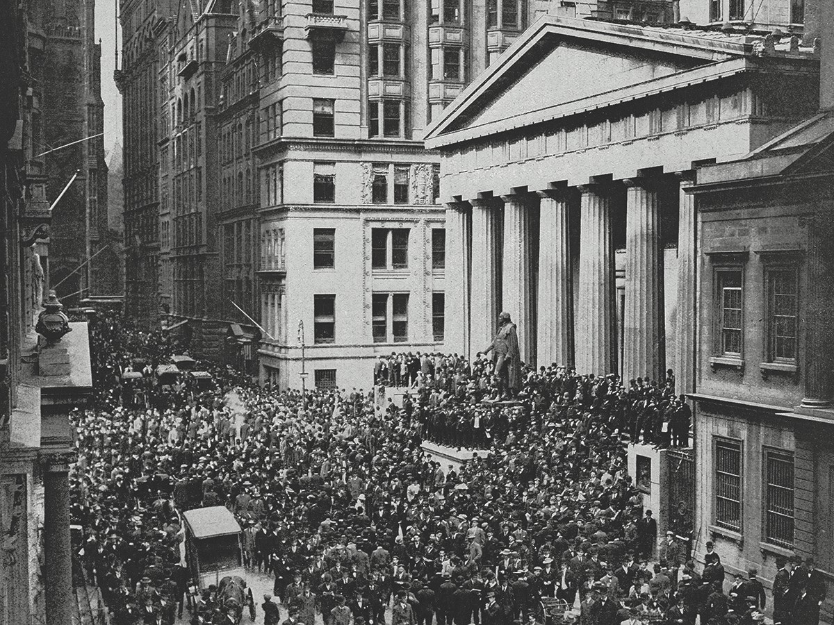 Wall Street, 1907 BCrowd at Federal Hall, Wall Street, during 1907 Banker's Panicanker's Panic